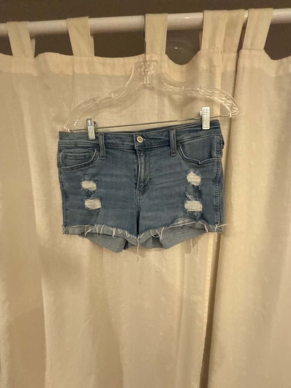 Hollister Mid-Rise Distressed Denim Shorts Size 7 (W28)